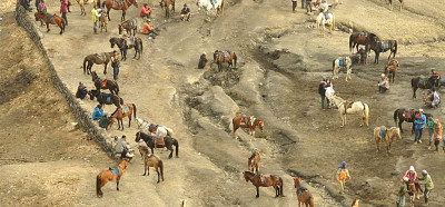 Čakajoči na turiste, za konjski prevoz do vulkana Bromo